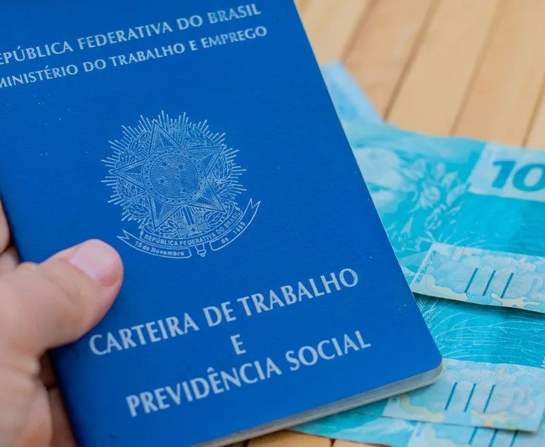 Leia mais sobre o artigo LEI COMPLEMENTAR N° 825, DE 31 DE MARÇO DE 2023